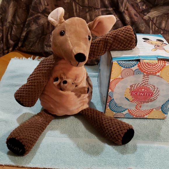 Kenzit the Scentsy Kangaroo - Picture 6 of 6